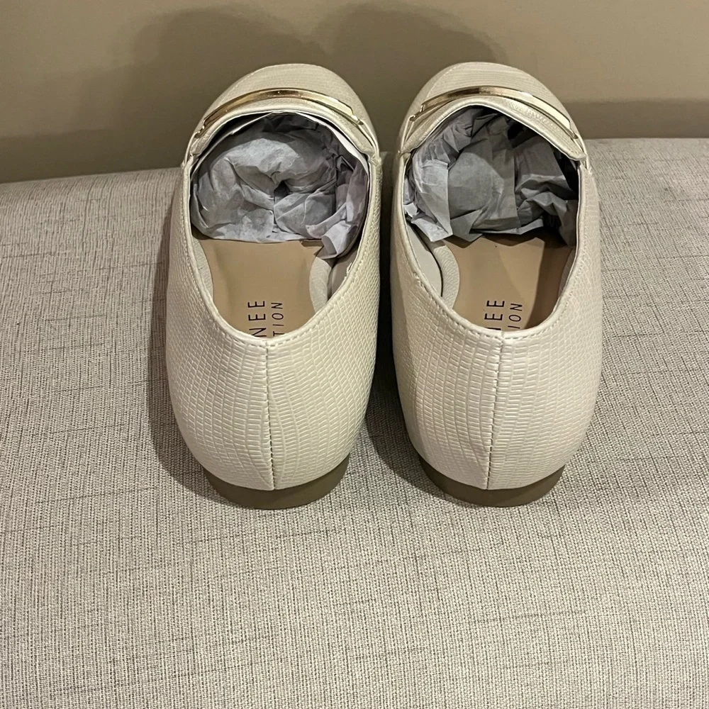 Like New Journee Wrenn Tru Comfort Off white Foam Loafers